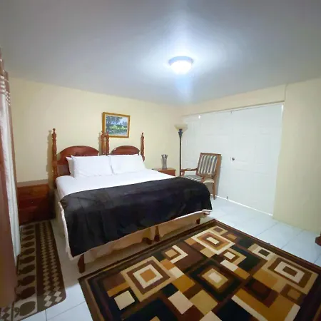 Russell Heights Vacation Home-3